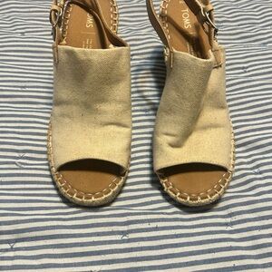 Tom’s wedge very new